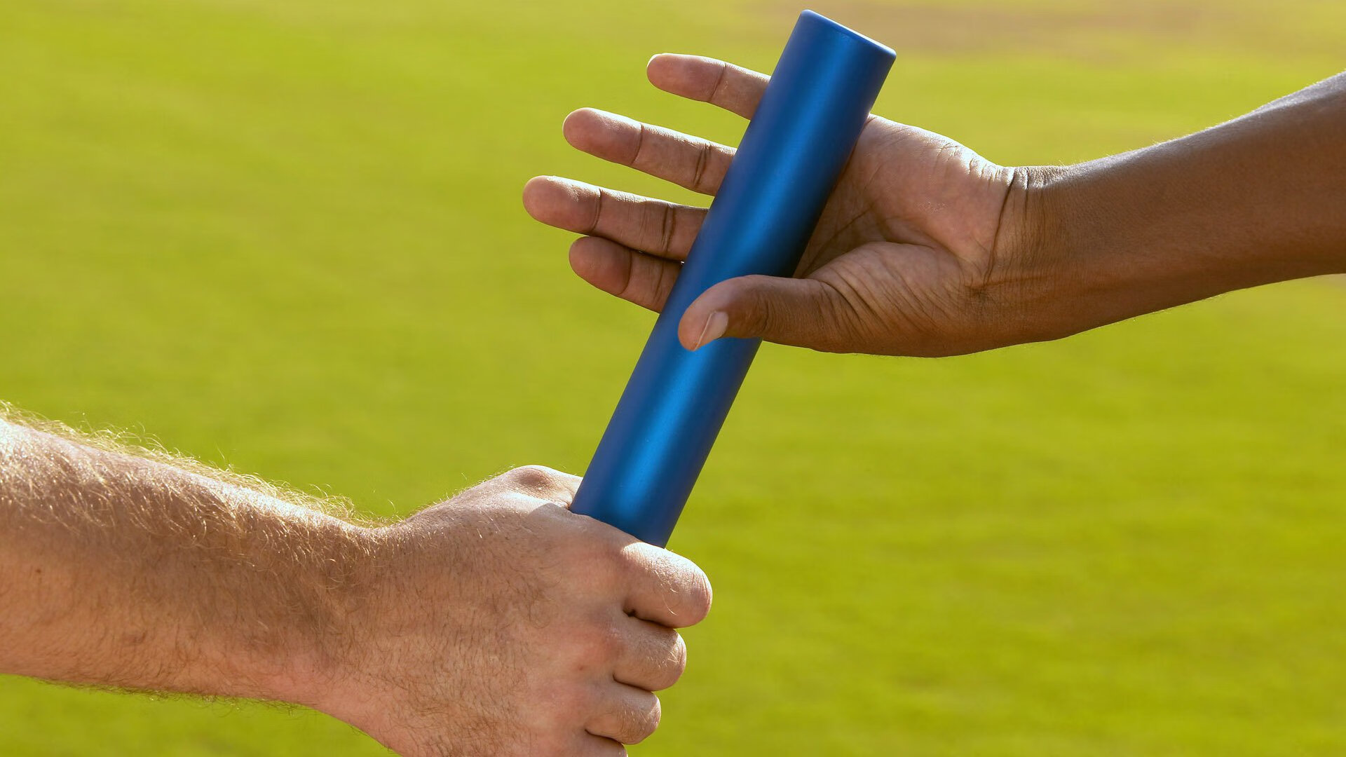 田径赛场焦点！荷兰队对阵澳大利亚队，激战正酣，豪门对决再度上演